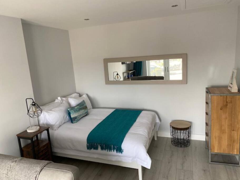Luxury Mumbles View Studio Apartment Swansea Exteriör bild
